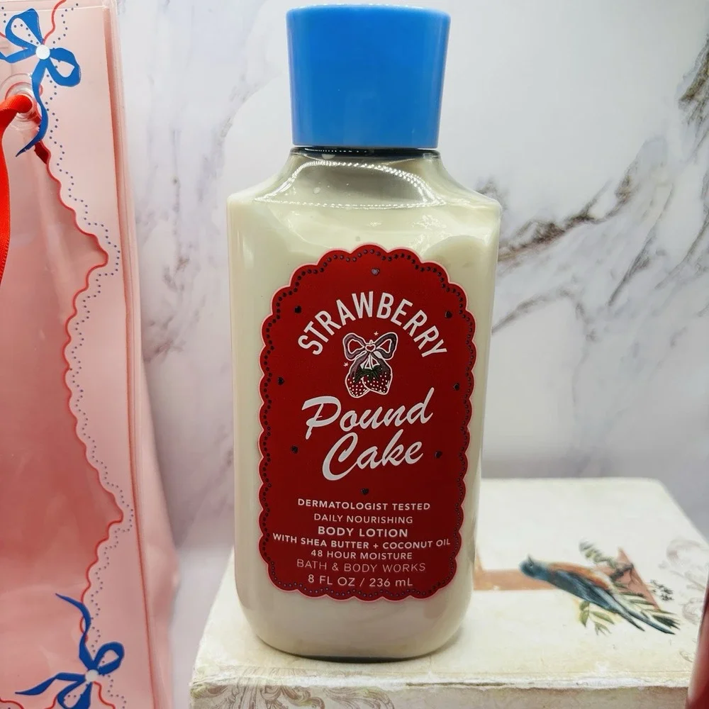 Bath & Body Works Strawberry Pound Cake With Love 4 Piece Gift Set New